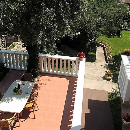 Travarevic - Two-bedroom 4 Adults No1 *