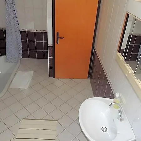 Travarevic - Two-bedroom 4 Adults No1