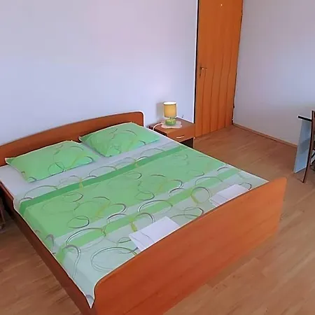 Travarevic - Two-bedroom 4 Adults No1